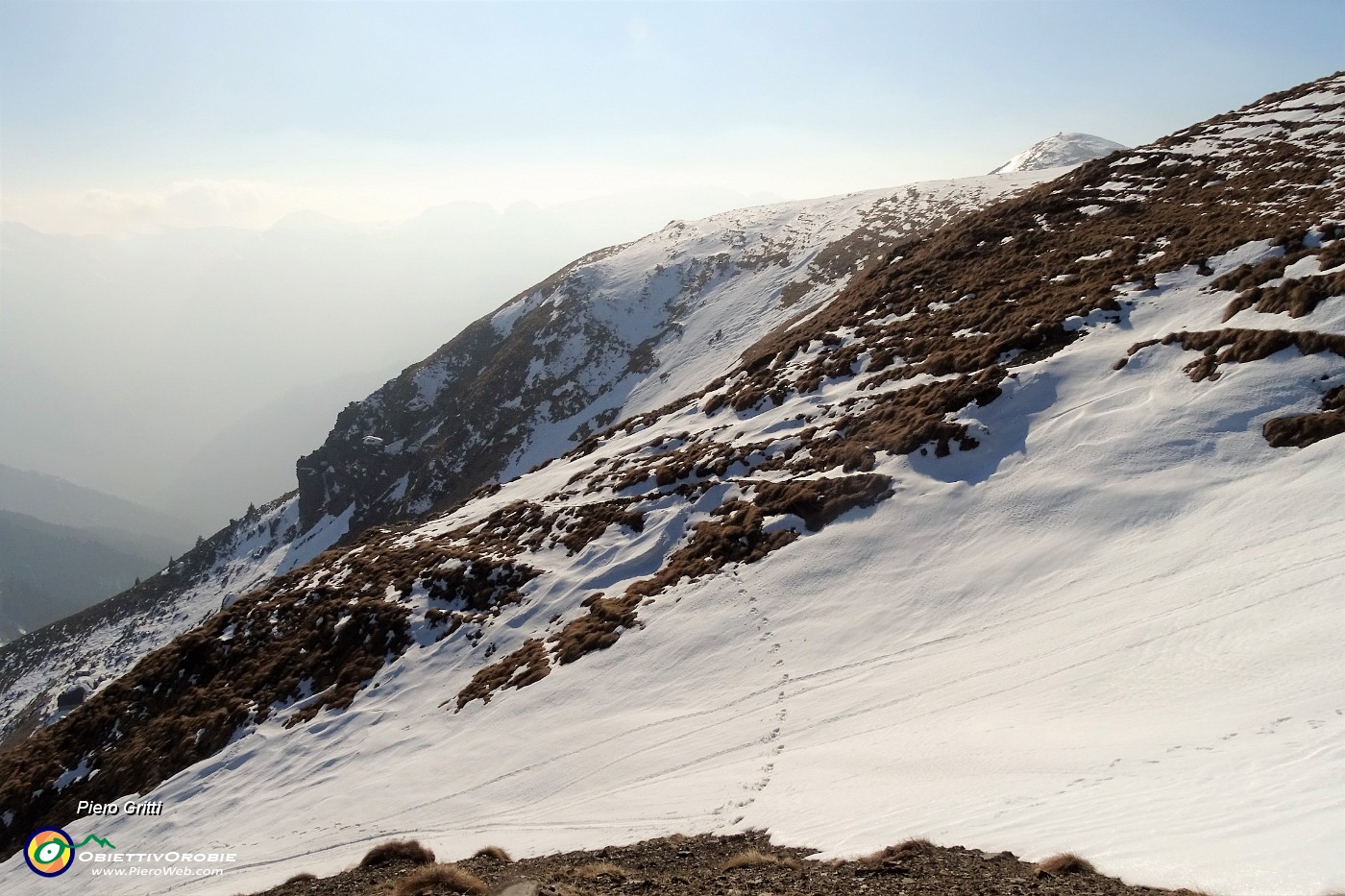 75 Scendo ai Piani dell'Avaro seguendo il 109 .JPG -                                
